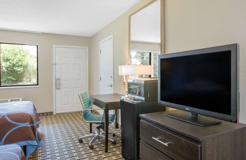 Brinkley Hôtel | Super 8 by Wyndham Brinkley