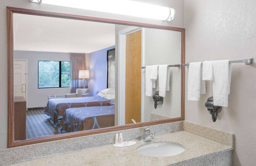 Brinkley Hôtel | Super 8 by Wyndham Brinkley