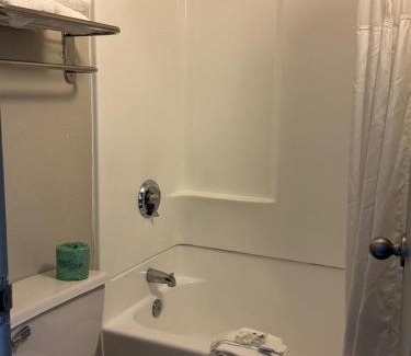 Tad Hôtel | Super 8 by Wyndham Charleston WV