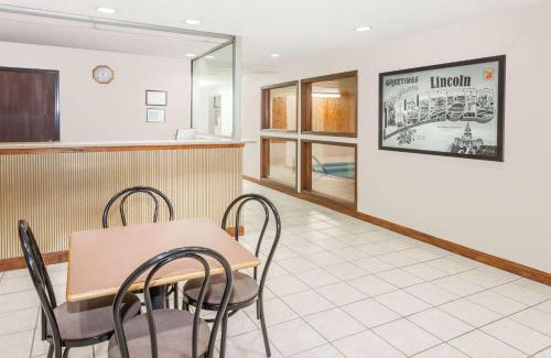 Lincoln Hôtel | Super 8 by Wyndham Lincoln