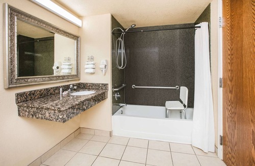 Central Oklahoma City Hôtel | Super 8 by Wyndham Oklahoma Airport Fairgrounds West