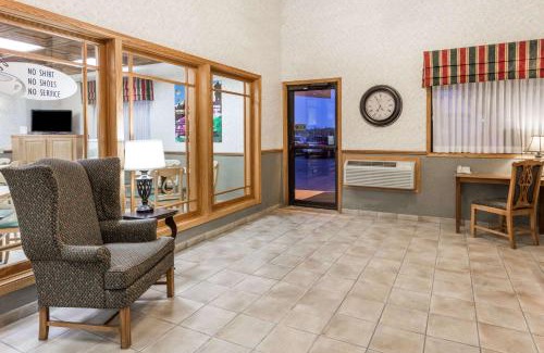 Ottawa Hôtel | Super 8 by Wyndham Ottawa Starved Rock