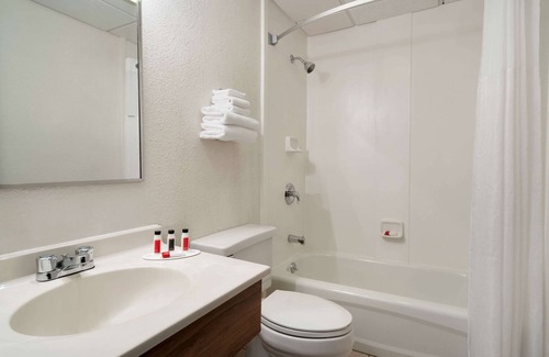Westbrook Hôtel | Super 8 by Wyndham Portland ME