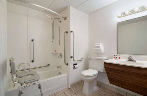 Westbrook Hôtel | Super 8 by Wyndham Portland ME