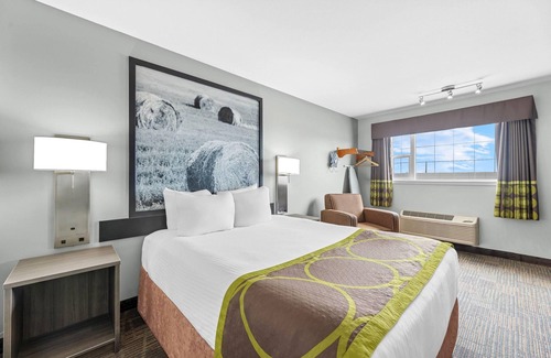 North Industrial Hôtel | Super 8 by Wyndham Saskatoon Near Saskatoon Airport