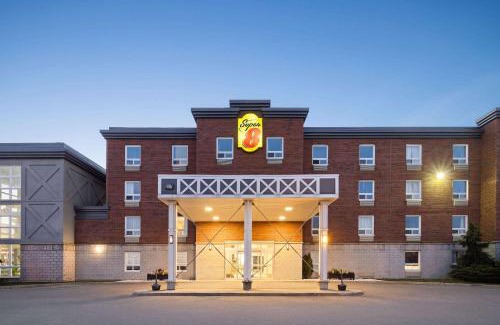 Bellefeuille Hôtel | Super 8 by Wyndham St-Jerome