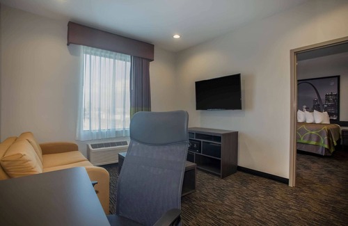 St. Louis Hôtel | Super 8 by Wyndham St. Louis North