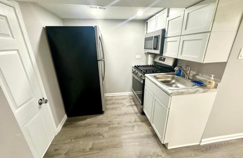 Back of the Yards Maison | Super Amazing Place To Stay Near Downtown! Free Parking