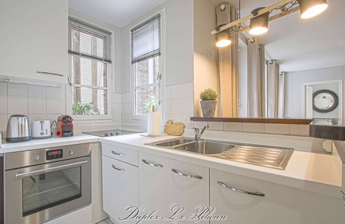 Enclos Appartement | Appt 2 chbres très calme au cœur du centre Historique- Duplex Le Pélican ★★★★