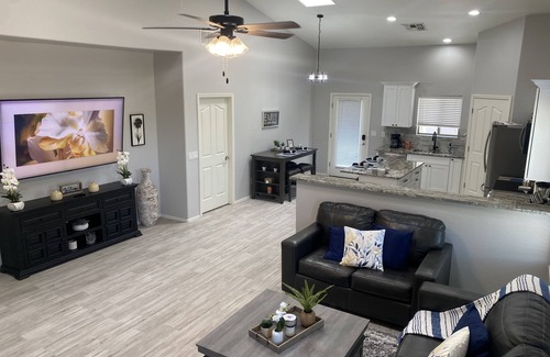 Provence Maison | Super close to all the fun, short walk to Westgate Entertainment District.