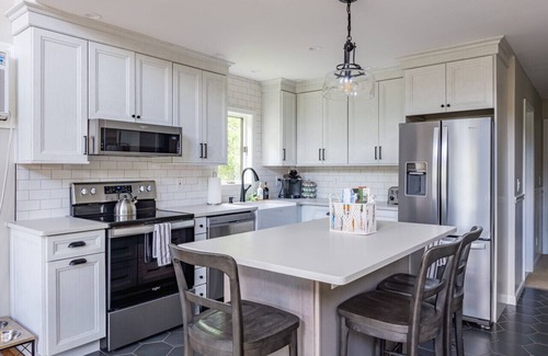 Saugerties South Appartement | Super Comfortable Water-view Home in Saugerties
