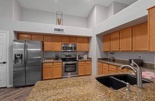 Monarch Maison | SUPER COMFY HOME! with Private Heated Pool