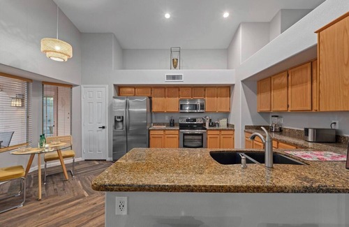 Monarch Maison | SUPER COMFY HOME! with Private Heated Pool