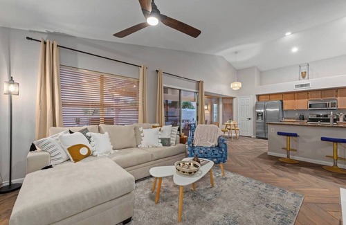 Monarch Maison | SUPER COMFY HOME! with Private Heated Pool