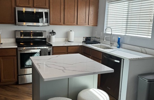 Timberwood Park Maison | Super cozy newly renovated and furnished house.