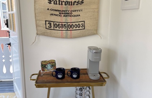 Balboa Island Maison | Super Cute BlueDoor Apt- on Little Balboa Island.