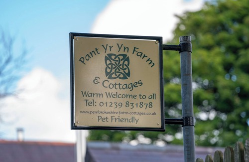 Crymych Maison | Super dog friendly barn conversion - sleeps 6 plus unlimited dogs