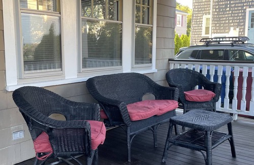 Melrose Maison | Super Family Friendly home - Sleeps 5. Close to Boston and Salem MA