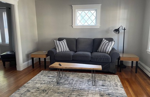Melrose Maison | Super Family Friendly home - Sleeps 5. Close to Boston and Salem MA