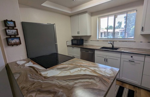 Grantville Copropriété | You can hear the Mission Bells in this cool 2 Bed condo. WOW! Ck That kitchen!!