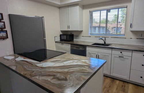 Grantville Copropriété | You can hear the Mission Bells in this cool 2 Bed condo. WOW! Ck That kitchen!!