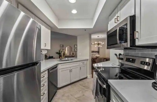 Camelback East Copropriété | Super Host w/23 reviews on Airbnb! Fantastic Location- Biltmore Luxury Condo