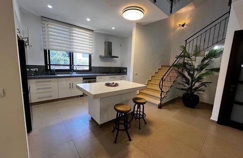 Hod HaSharon Maison | Super house ! Villa09