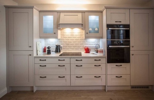 Claddagh Maison | Super location just 5 minutes to Salthill beach & the heart of Galway City!