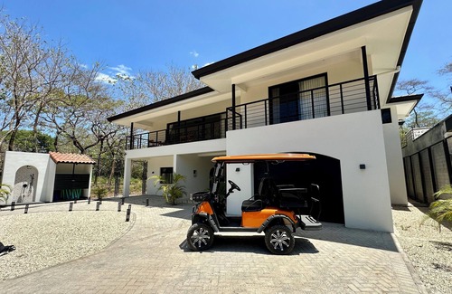 Playa Grande Maison | Super lux 5-bedroom, 7 bath house in beautiful Playa Grande with golf cart!