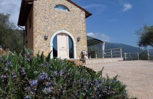 Camaiore Maison | Super belle maison avec piscine, jardin et mobilier de bon goût.