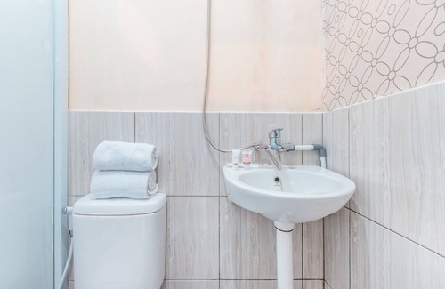 Menteng Hôtel | Super OYO 1868 J&b Room Pramuka