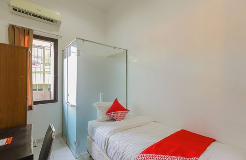 Kedoya Utara Hôtel | Super OYO 866 Idola Residence