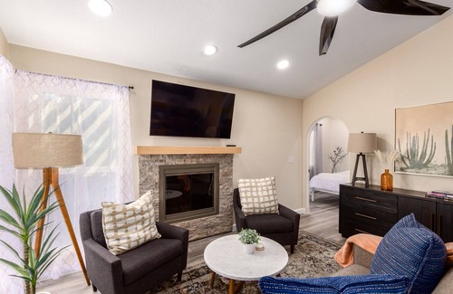 Township Maison | Super Remodel! Mesa Family Home with Community Pool! Dog Friendly!