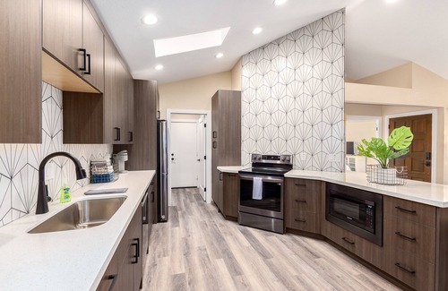 Township Maison | Super Remodel! Mesa Family Home with Community Pool! Dog Friendly!