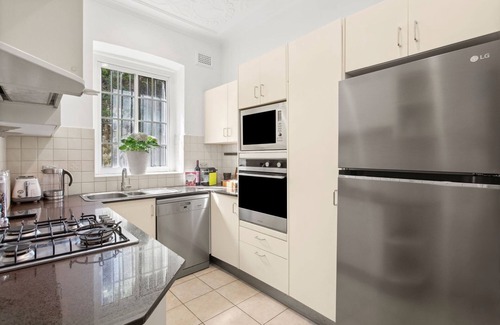 Rose Bay Appartement | Superb 2-Bed Apartment Facing Rose Bay Marina