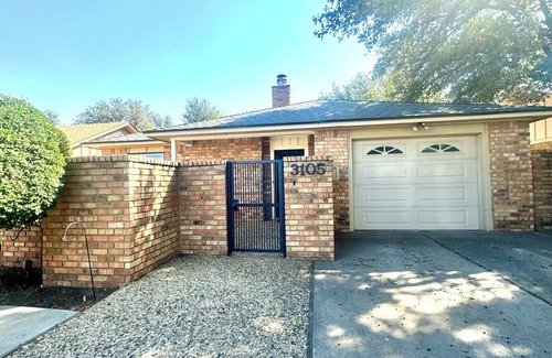 Midland Maison | Superb 2-bedroom house with AC in charming Midland