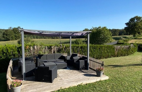Saint-Pierre-de-Frugie Maison | Superb 4 Bedroom House, sleeping up to 6 Adults and 4 Children, fully equipped.