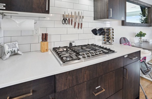 Central Business District Maison | Superb 4-bedroom townhome in Provo with AC, WiFi