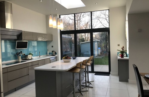 Hove Maison | Superbe maison familiale de 5 chambres, à 10 minutes de Brighton, grand jardin et parking
