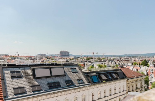 Roßau Maison | Superb Alsergrund 4BR w/ Elevator, Open Plan, by Blueground