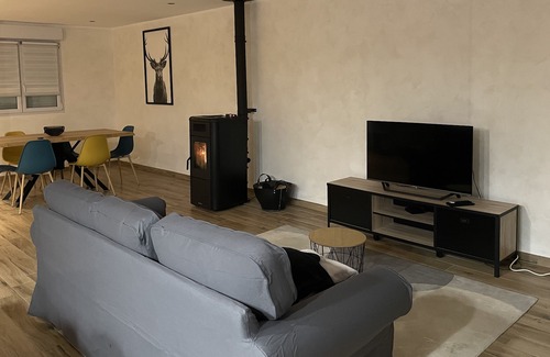 Chemery-les-Deux Appartement | Superb apartment in the countryside with Fireplace