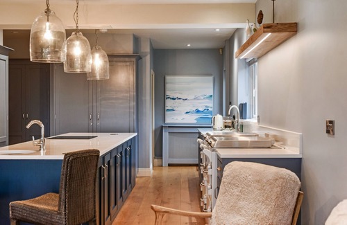 Middleton-on-Sea Maison | Superb beach house with beautiful garden with hot tub and private beach access