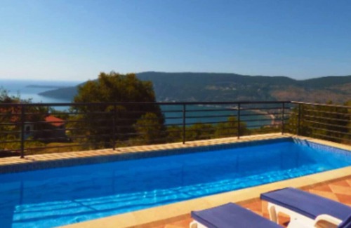 Trebesinj Maison | Superb Breathtaking Views 3Bedroom All Day Sun