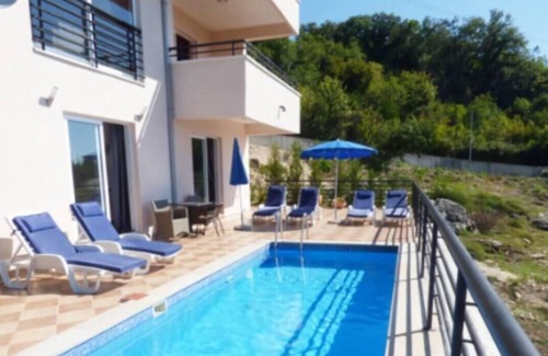 Trebesinj Maison | Superb Breathtaking Views 3Bedroom All Day Sun