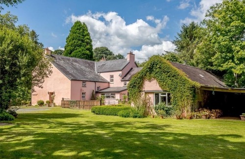 Dre-fach Felindre Maison | Superb country house with extensive grounds. Sleeps 13 +