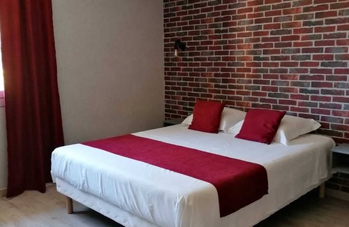 Lamastre Lit Et Petit-Déjeuner | Superb guest house with heated pool on the heights of Lamastre.