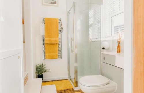 Caldicot Appartement | Superb Guest Suite in Caldicot with Parking