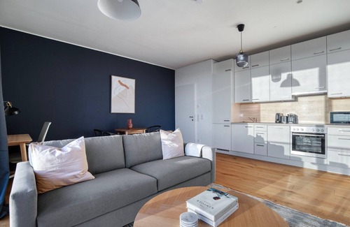 Erdberg Appartement | Superb Landstraße 1BR w/ Roof Pool & Doorman, nr Metro, by Blueground