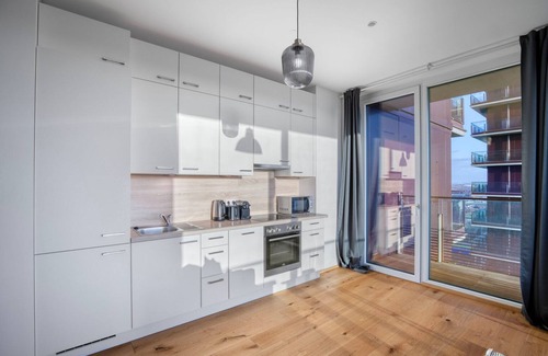 Erdberg Appartement | Superb Landstraße 1BR w/ Roof Pool & Doorman, nr Metro, by Blueground