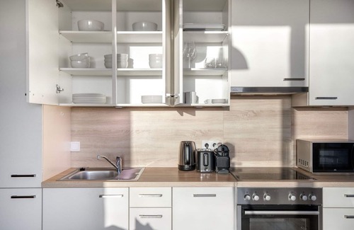 Erdberg Appartement | Superb Landstraße 1BR w/ Roof Pool & Doorman, nr Metro, by Blueground